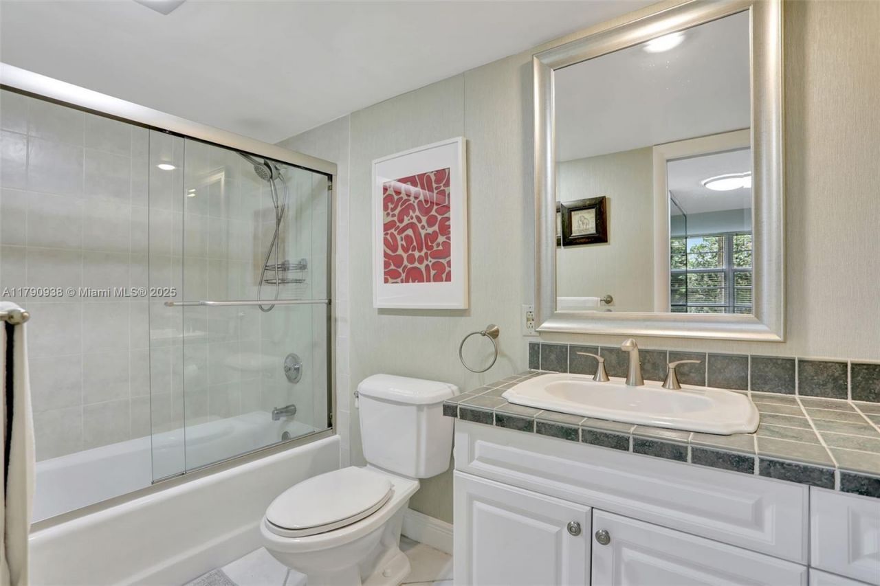 4020 W Palm Aire Dr, Unit 204, Pompano Beach, FL 33069 Photo