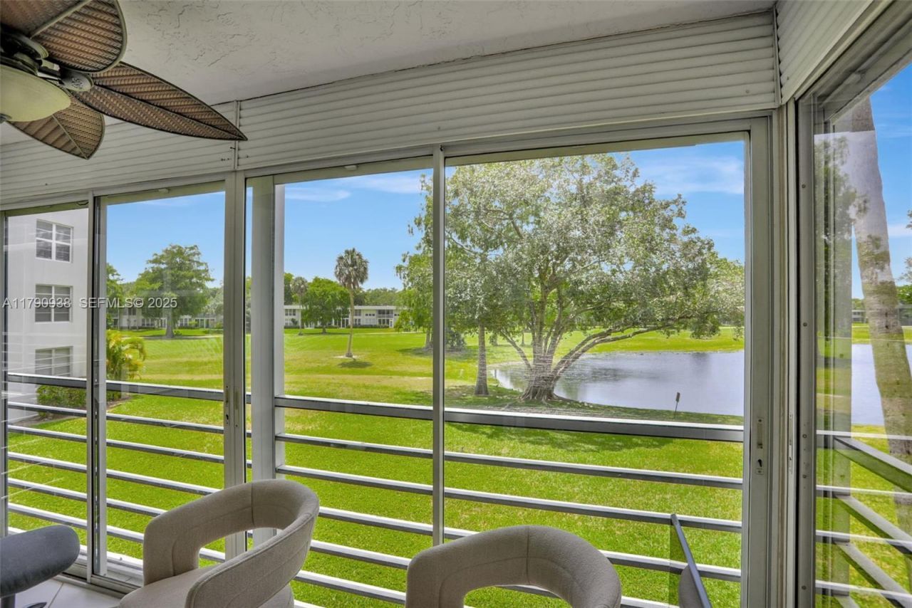 4020 W Palm Aire Dr, Unit 204, Pompano Beach, FL 33069 Photo