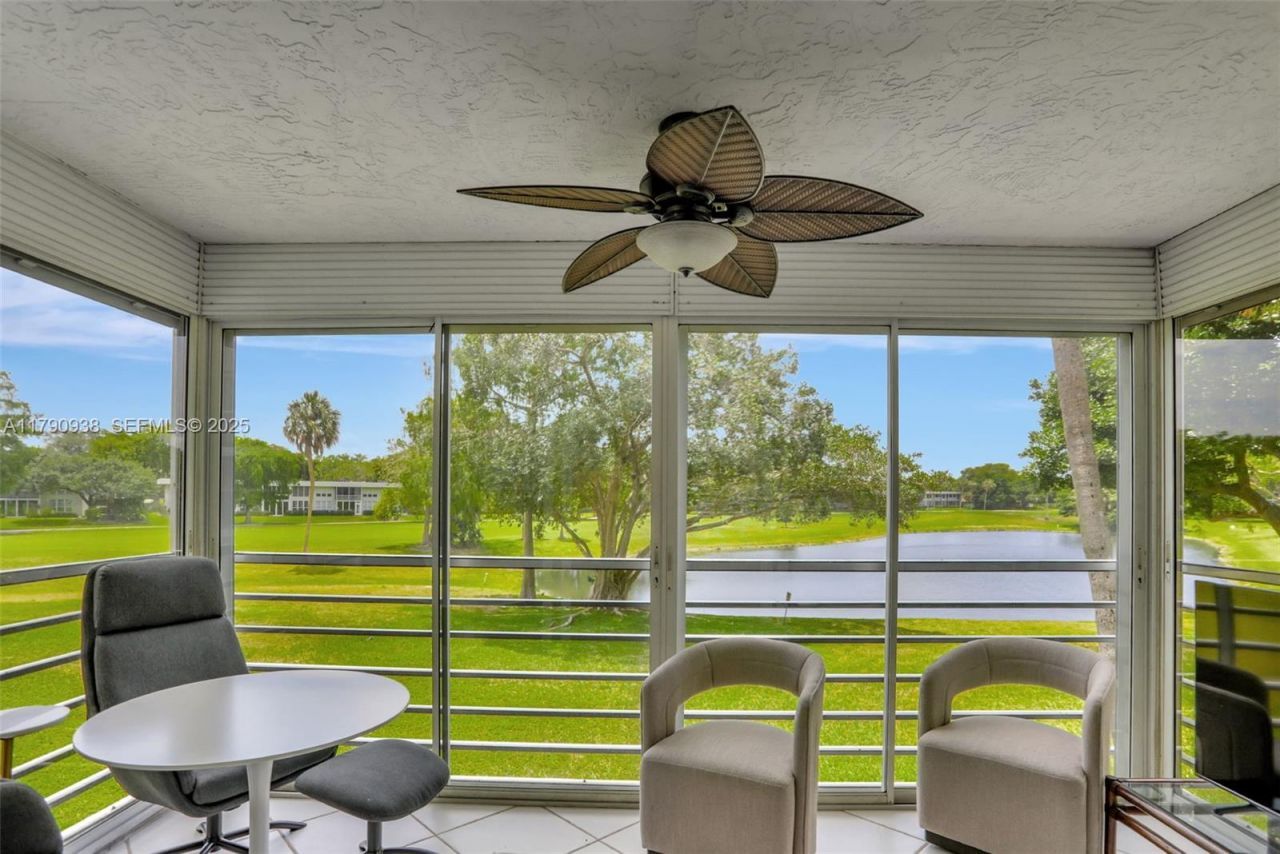 4020 W Palm Aire Dr, Unit 204, Pompano Beach, FL 33069 Photo