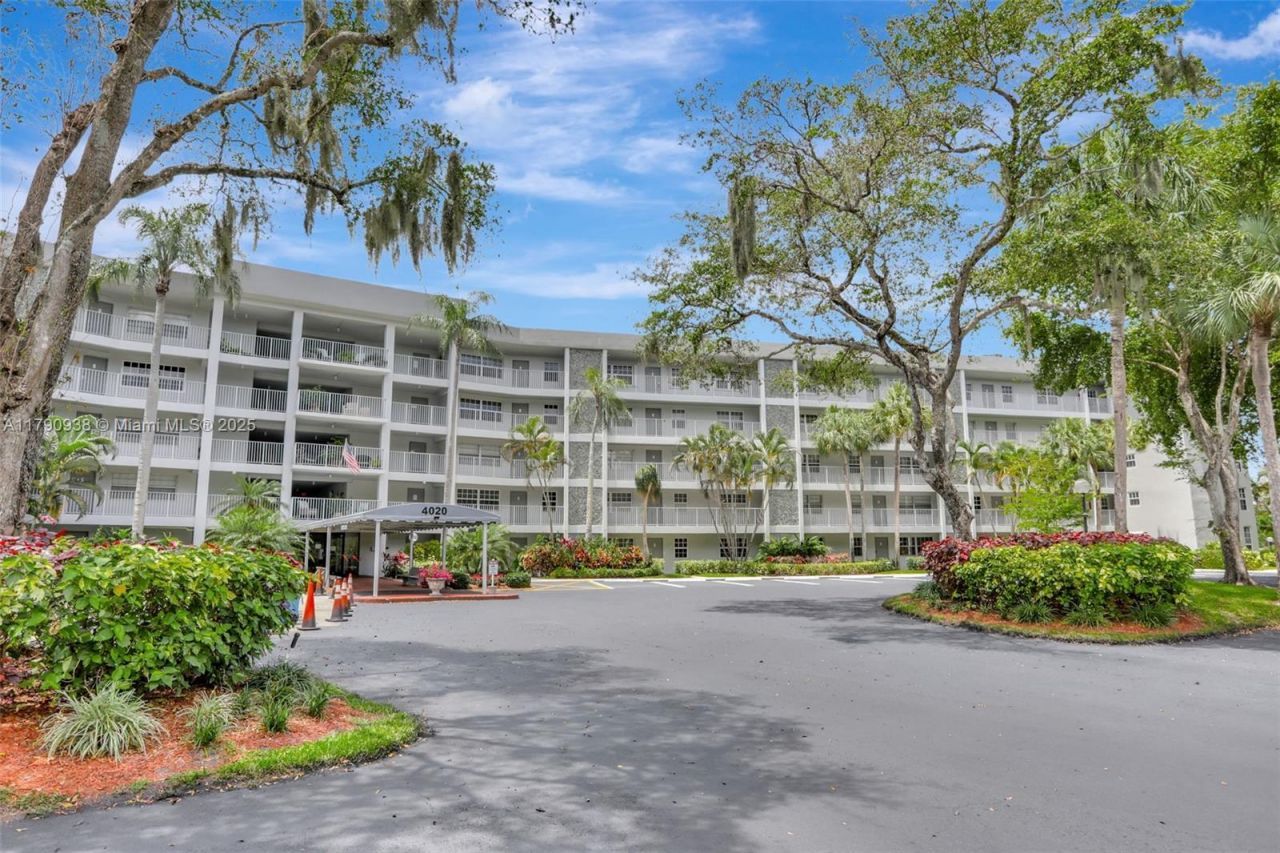 4020 W Palm Aire Dr, Unit 204, Pompano Beach, FL 33069 Photo