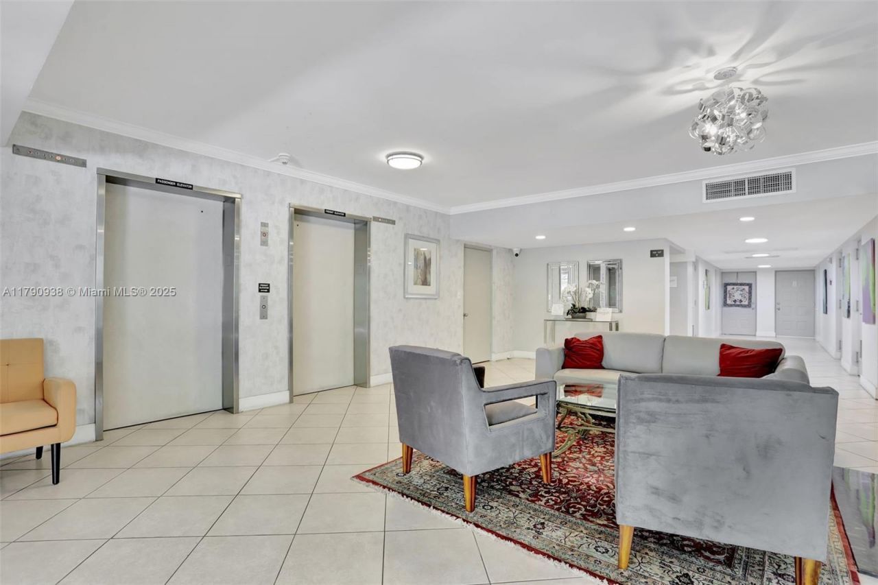 4020 W Palm Aire Dr, Unit 204, Pompano Beach, FL 33069 Photo