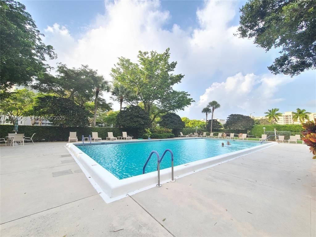 4020 W Palm Aire Dr, Unit 204, Pompano Beach, FL 33069 Photo