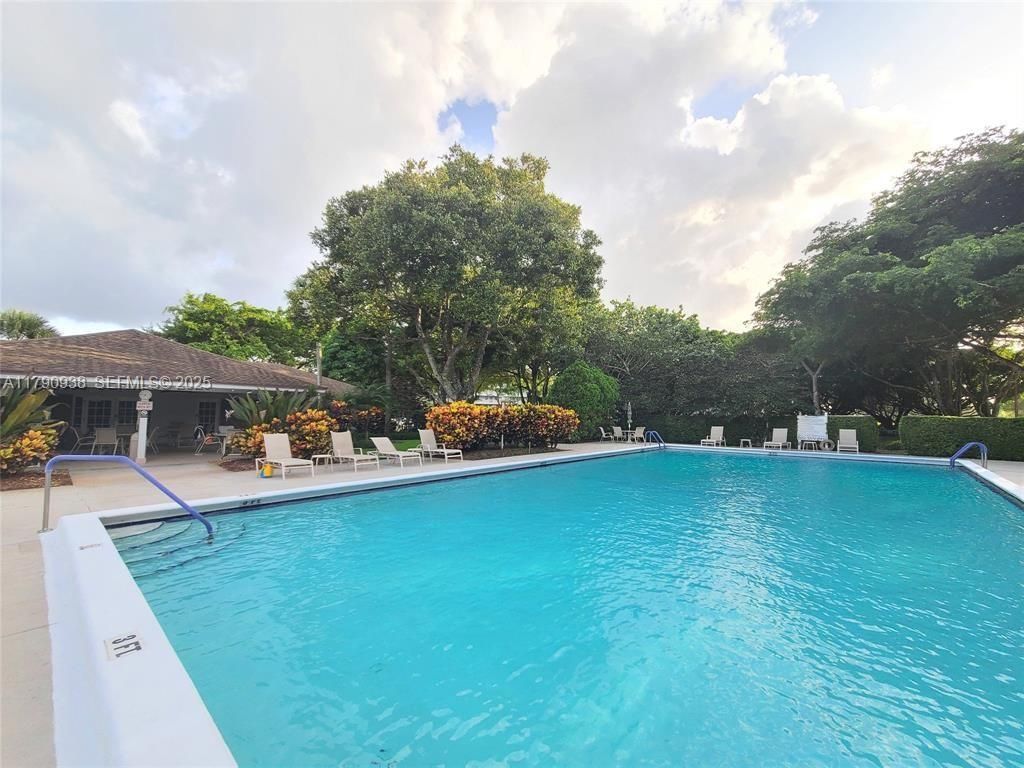 4020 W Palm Aire Dr, Unit 204, Pompano Beach, FL 33069 Photo