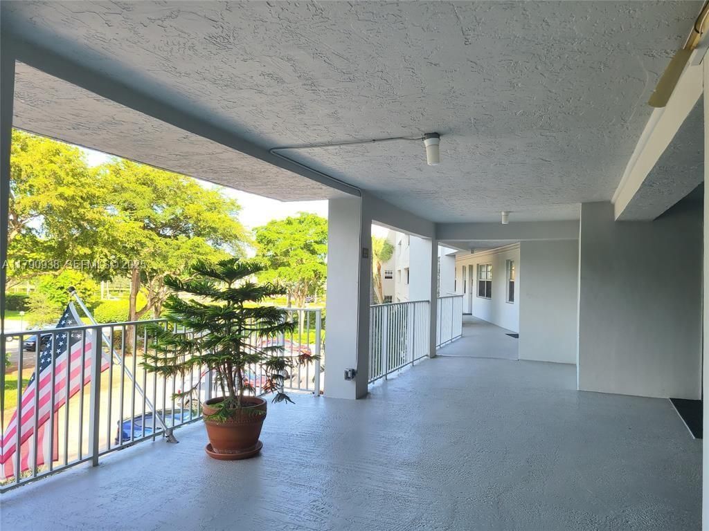 4020 W Palm Aire Dr, Unit 204, Pompano Beach, FL 33069 Photo