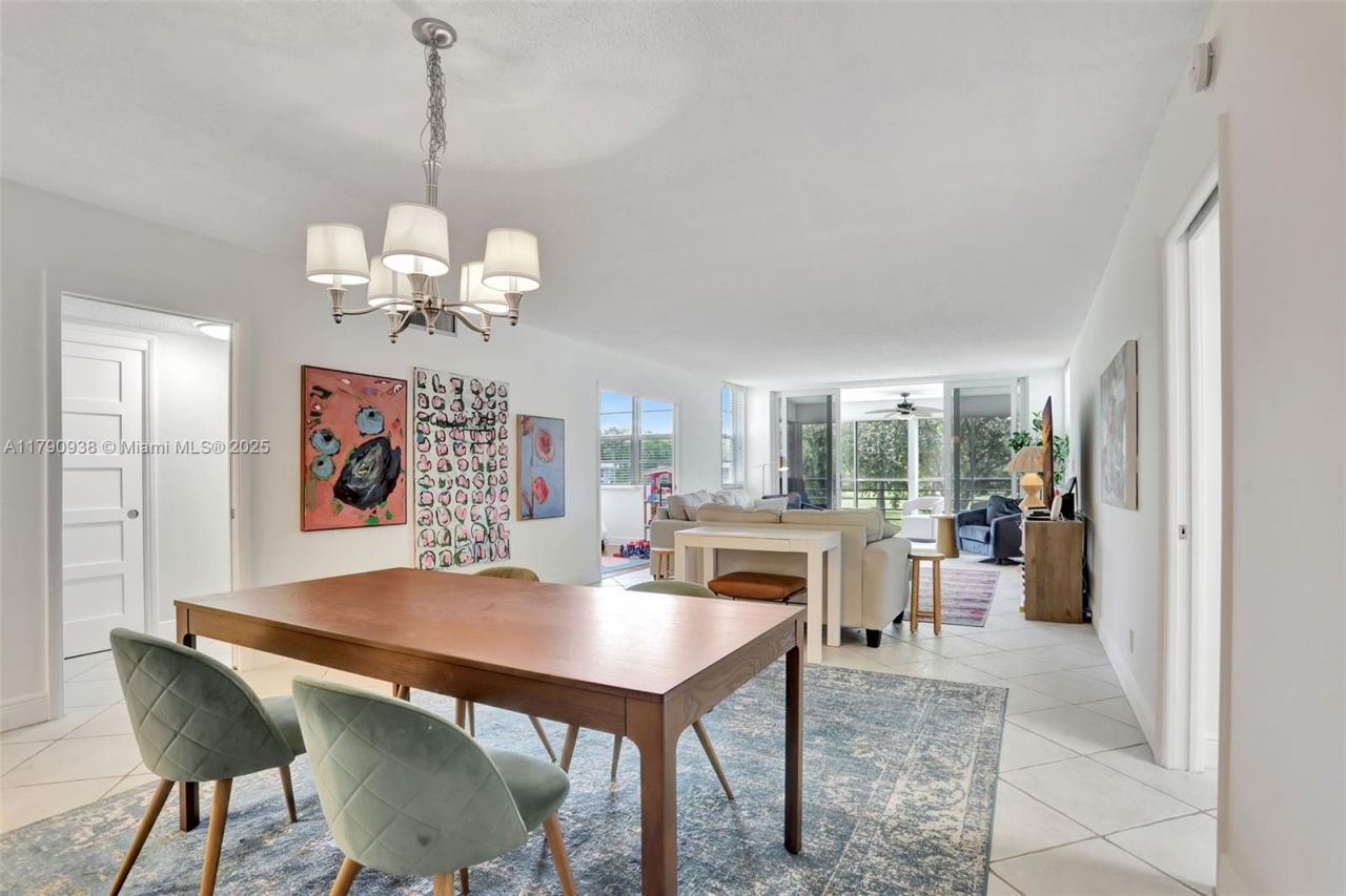 4020 W Palm Aire Dr, Unit 204, Pompano Beach, FL 33069 Photo