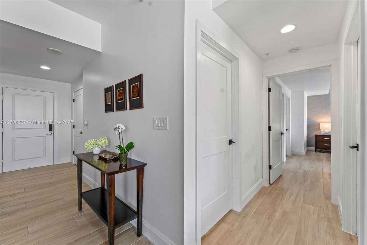 10 Aragon Ave, Unit 1107, Coral Gables, FL 33134 Photo