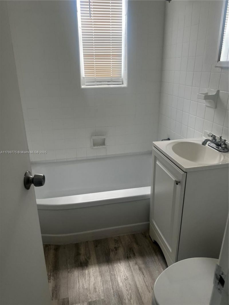 1608 Drexel Avenue, Unit 18, Miami Beach, FL 33139 Photo