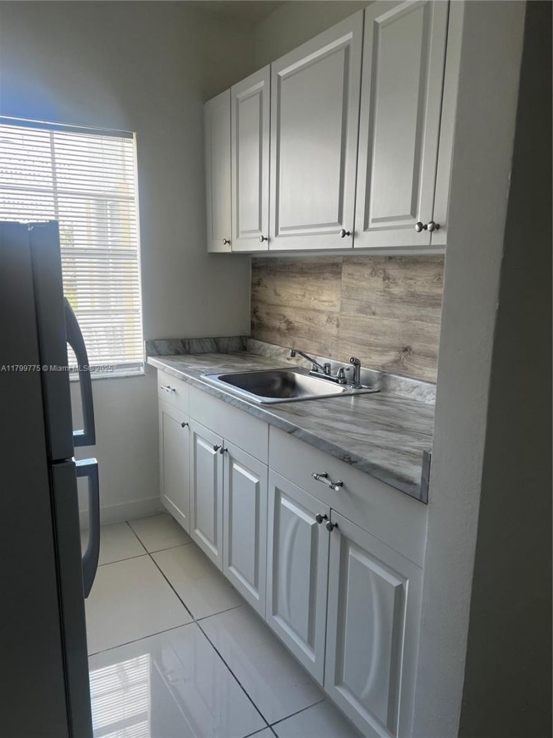 1608 Drexel Avenue, Unit 18, Miami Beach, FL 33139 Photo