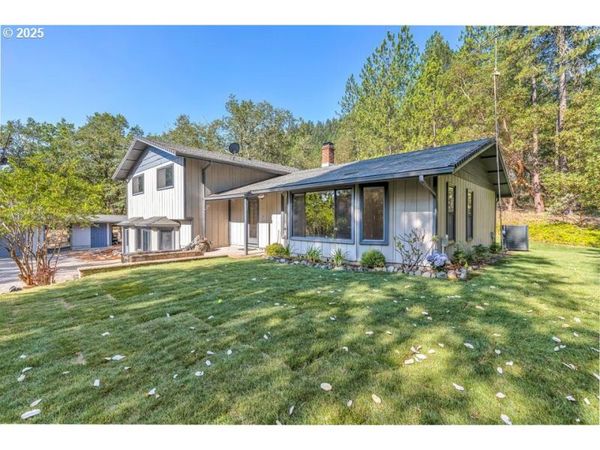 3755 HOSMER LN, Gold Hill, OR 97525