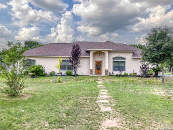 333 Studer, Uvalde, TX 78801