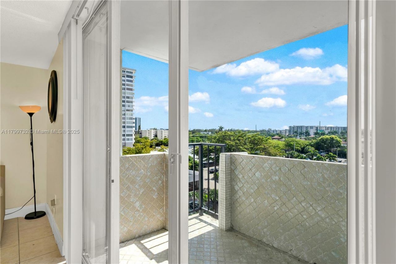 2750 NE 183rd St, Unit 504, Aventura, FL 33160 Photo