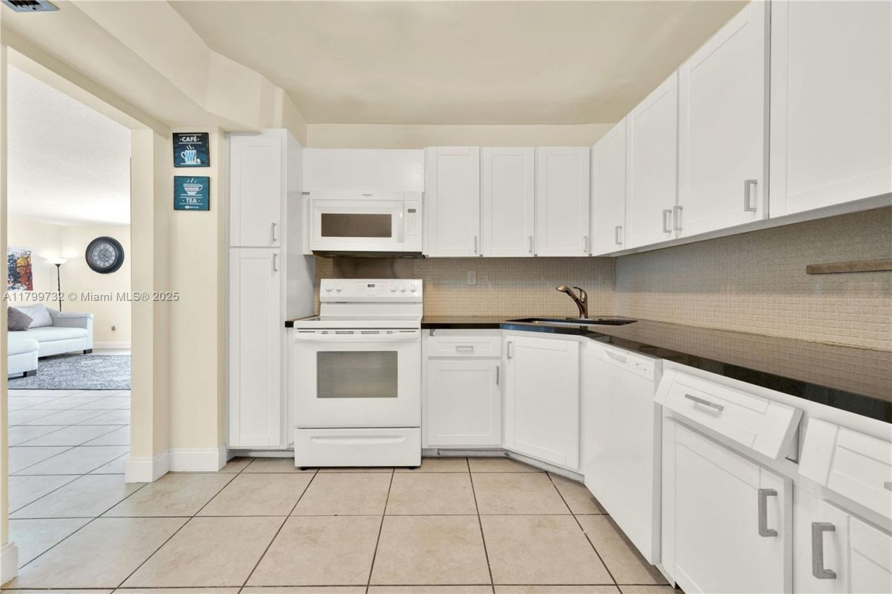 2750 NE 183rd St, Unit 504, Aventura, FL 33160 Photo