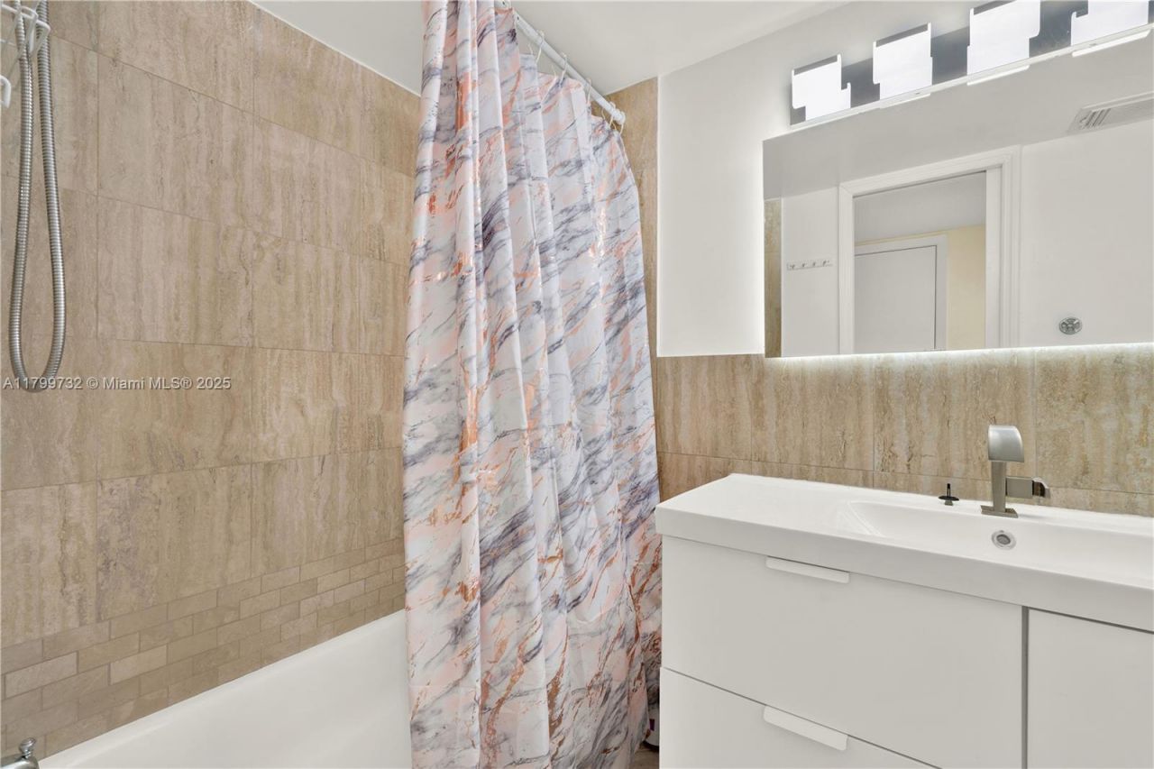 2750 NE 183rd St, Unit 504, Aventura, FL 33160 Photo