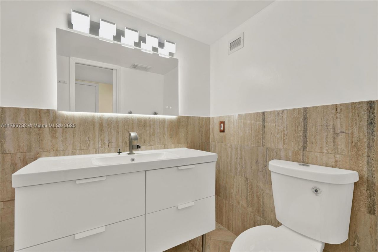 2750 NE 183rd St, Unit 504, Aventura, FL 33160 Photo