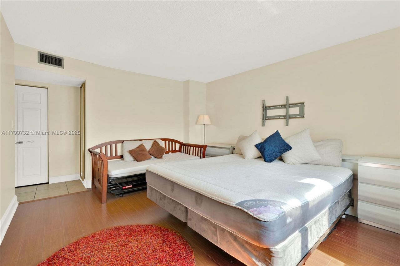 2750 NE 183rd St, Unit 504, Aventura, FL 33160 Photo