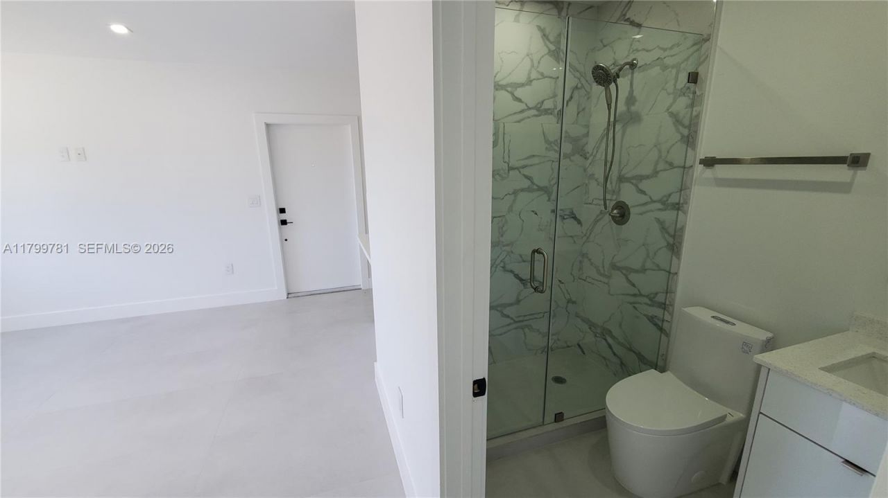 6201 SW 22nd St, Unit 2, Miami, FL 33155 Photo