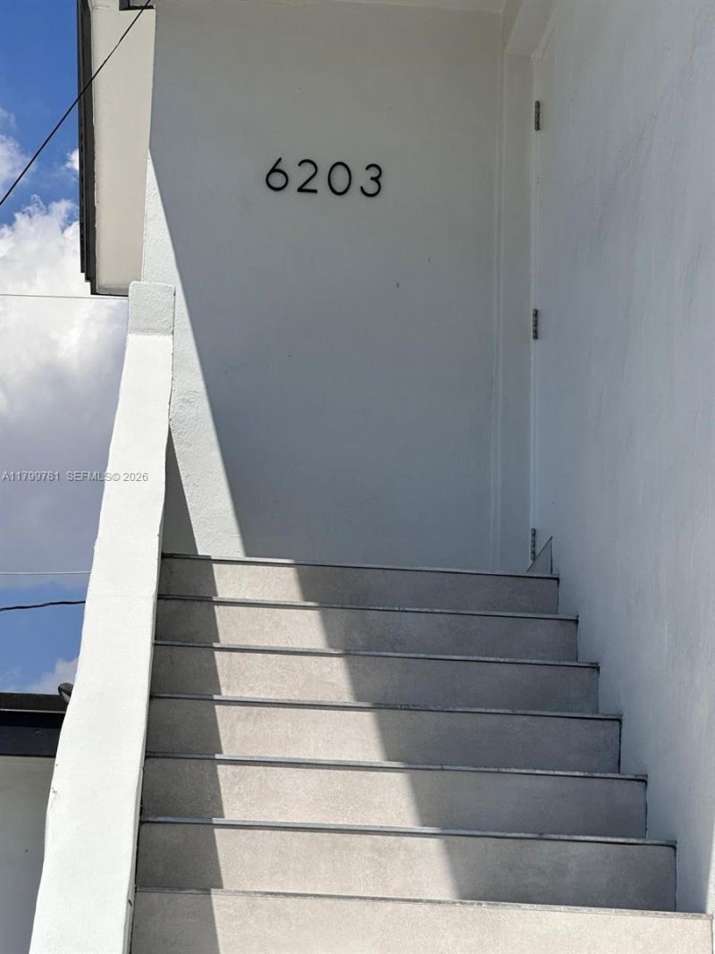 6201 SW 22nd St, Unit 2, Miami, FL 33155 Photo