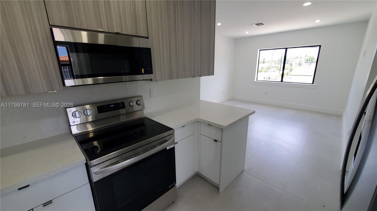 6201 SW 22nd St, Unit 2, Miami, FL 33155 Photo