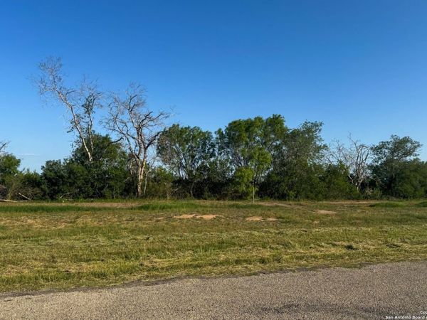 00 CR 7714, Lot 3, Devine, TX 78106