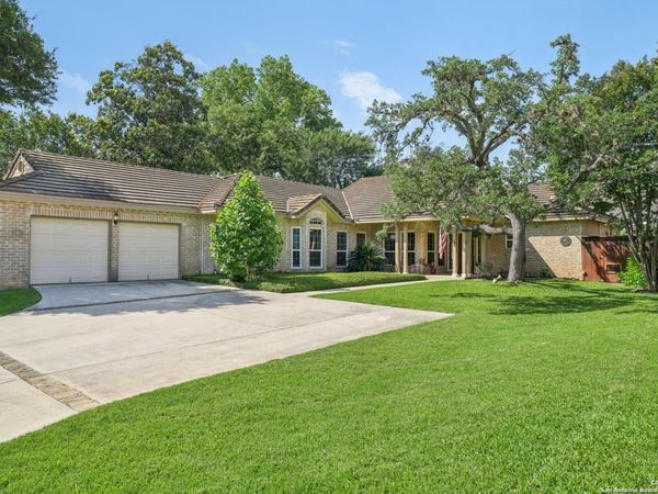 11 Granburg Cir, San Antonio, TX 78218