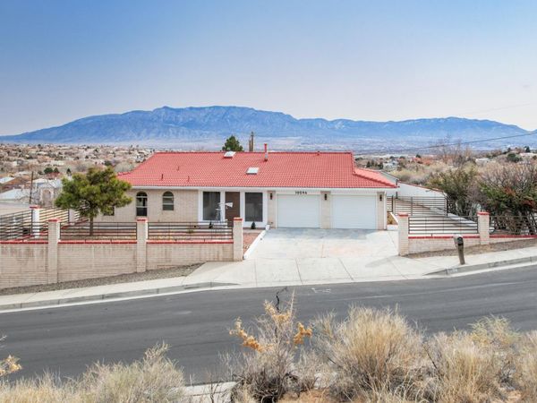 10546 REDBUD Street NW, Albuquerque, NM 87114