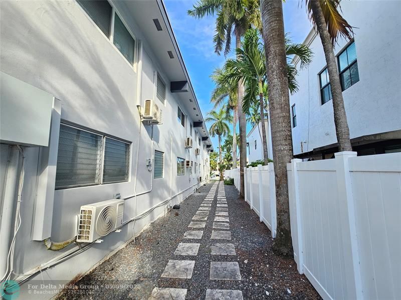 1354 Bayview Dr, Fort Lauderdale, FL 33304 Photo