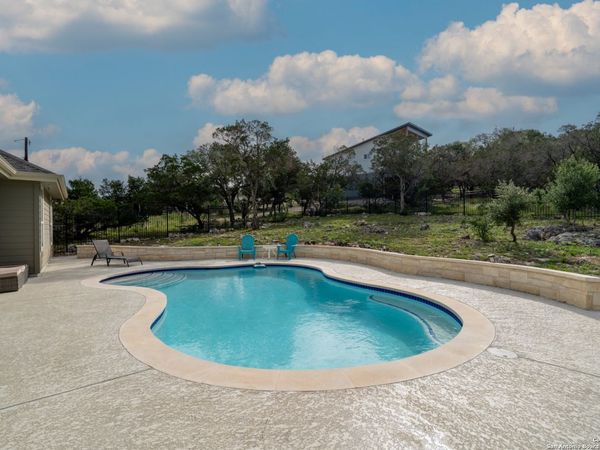 1587 Lakeshore Dr, Canyon Lake, TX 78133