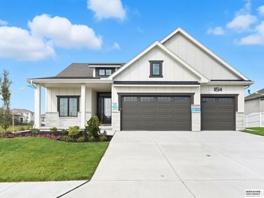 11514 S 114th Avenue, Papillion, NE 68046