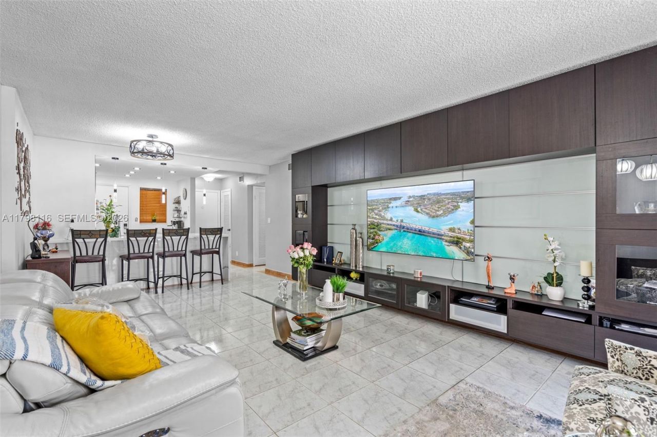 421 NE 14th Ave, Unit 103, Hallandale Beach, FL 33009 Photo