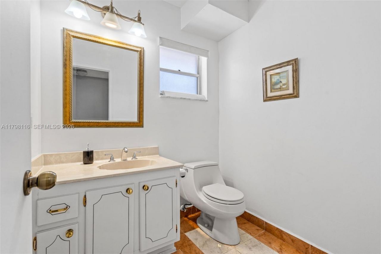 421 NE 14th Ave, Unit 103, Hallandale Beach, FL 33009 Photo