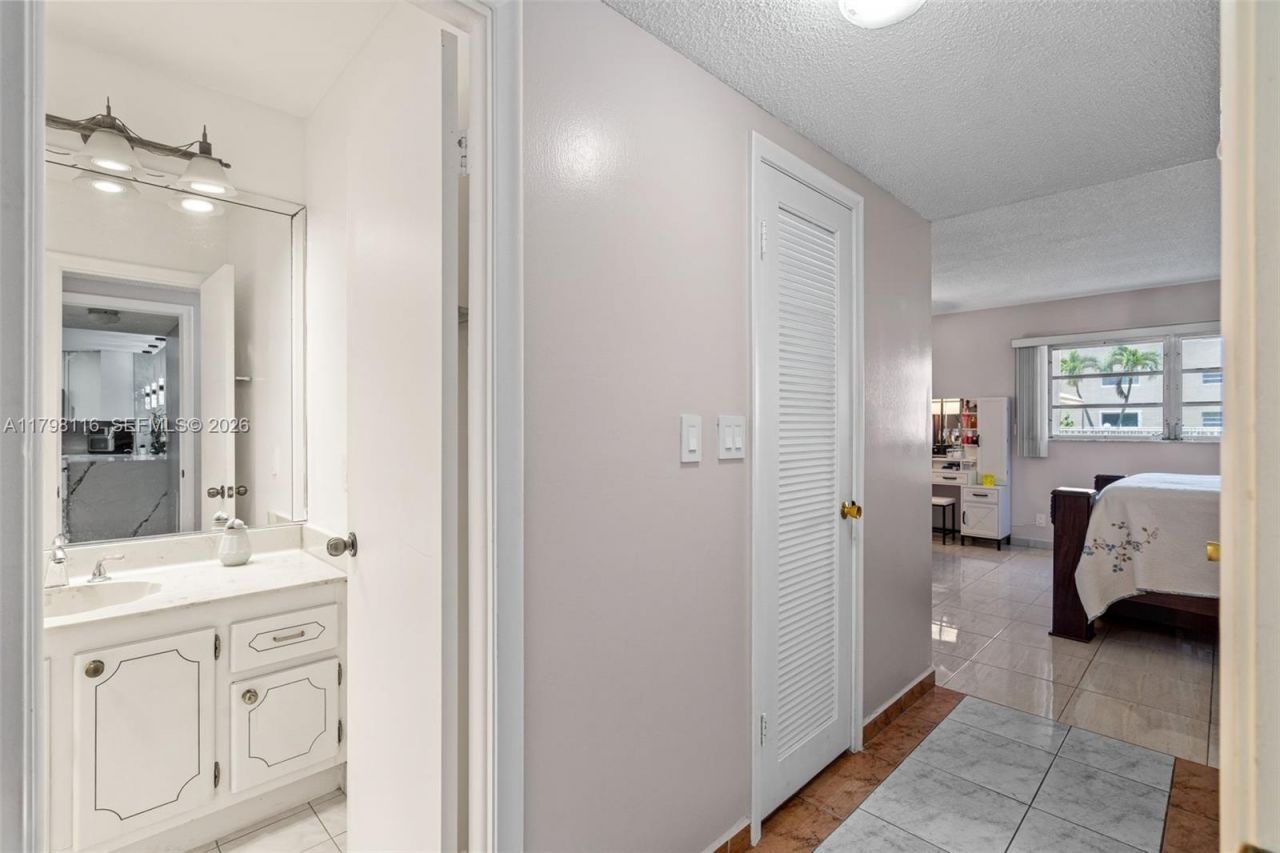 421 NE 14th Ave, Unit 103, Hallandale Beach, FL 33009 Photo