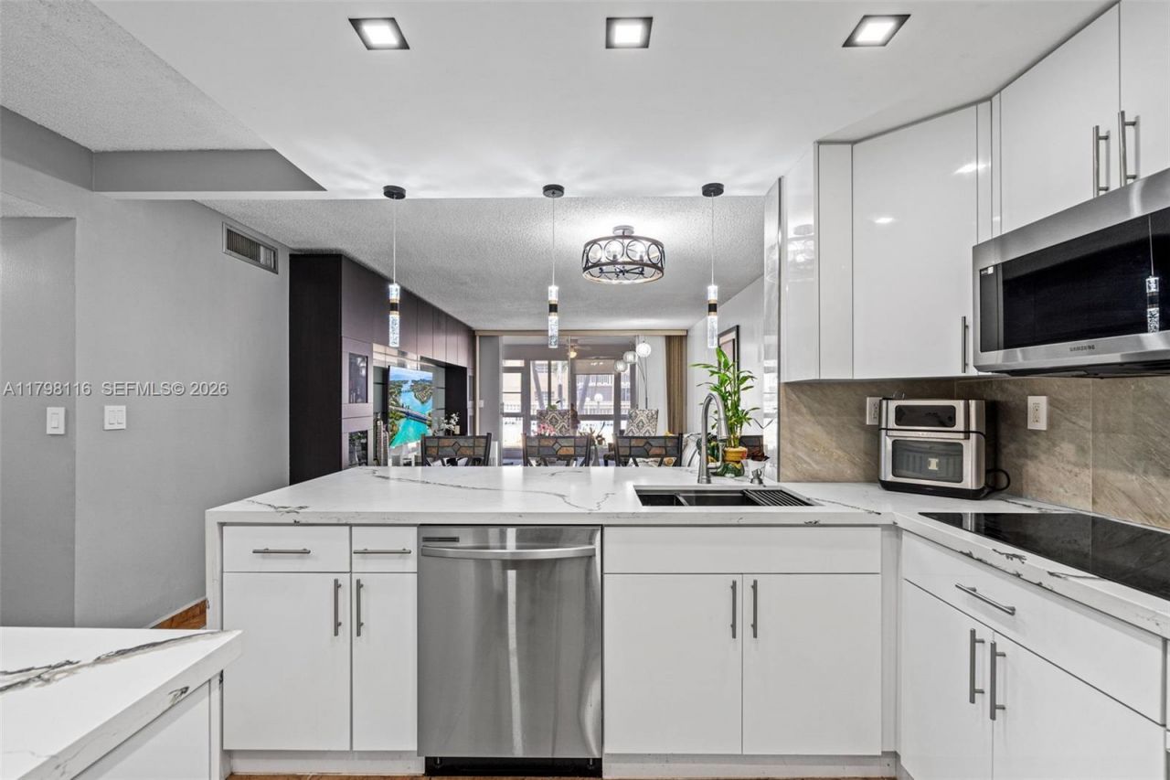 421 NE 14th Ave, Unit 103, Hallandale Beach, FL 33009 Photo