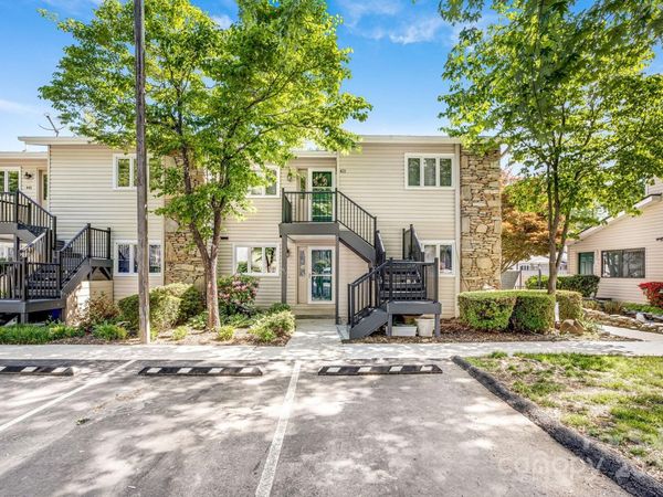 411 Britton Creek Drive, Unit 401, Hendersonville, NC 28791