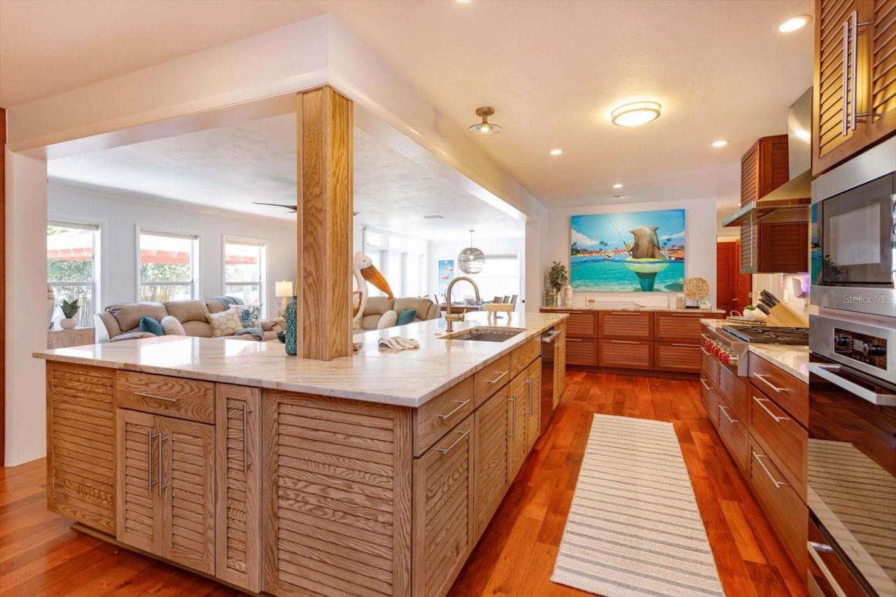 910 Locust Street, New Smyrna Beach, FL 32169 Photo