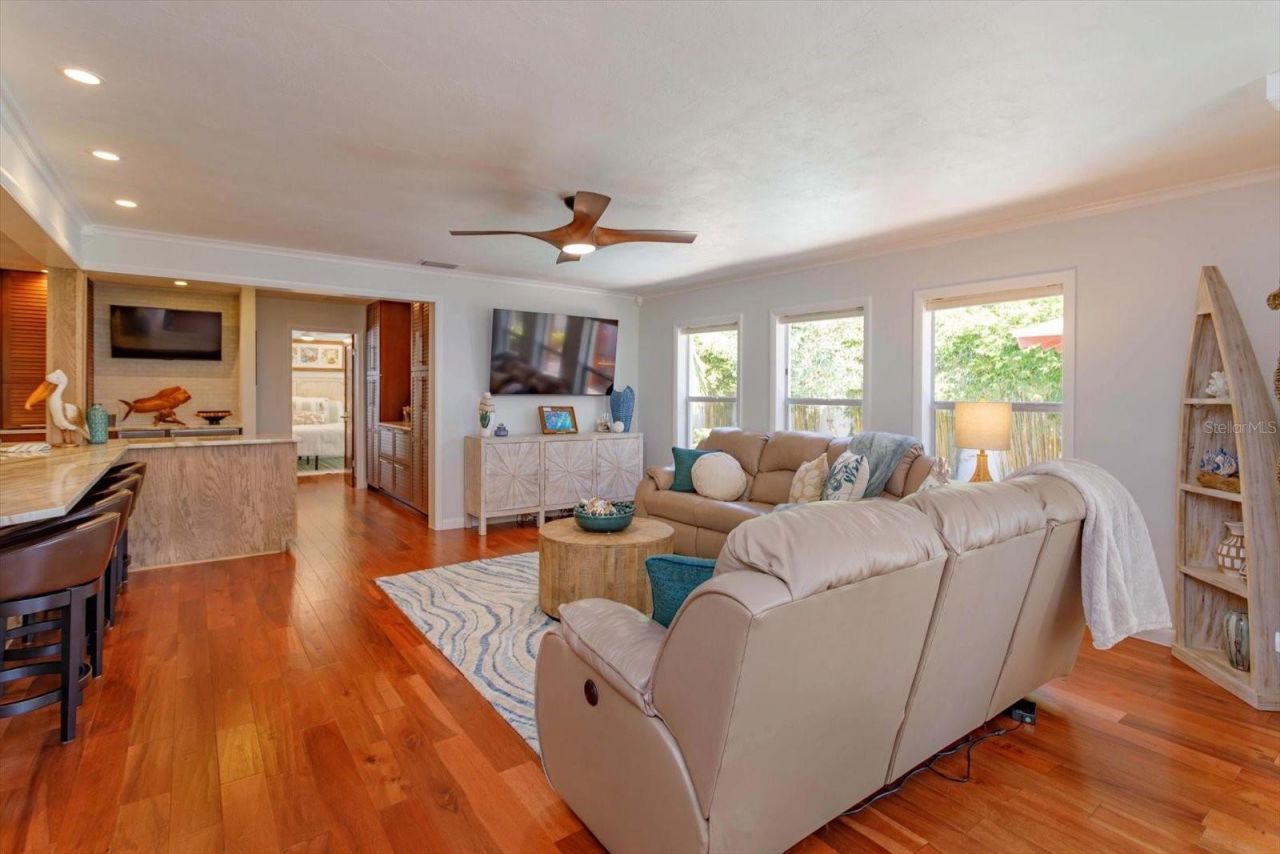 910 Locust Street, New Smyrna Beach, FL 32169 Photo