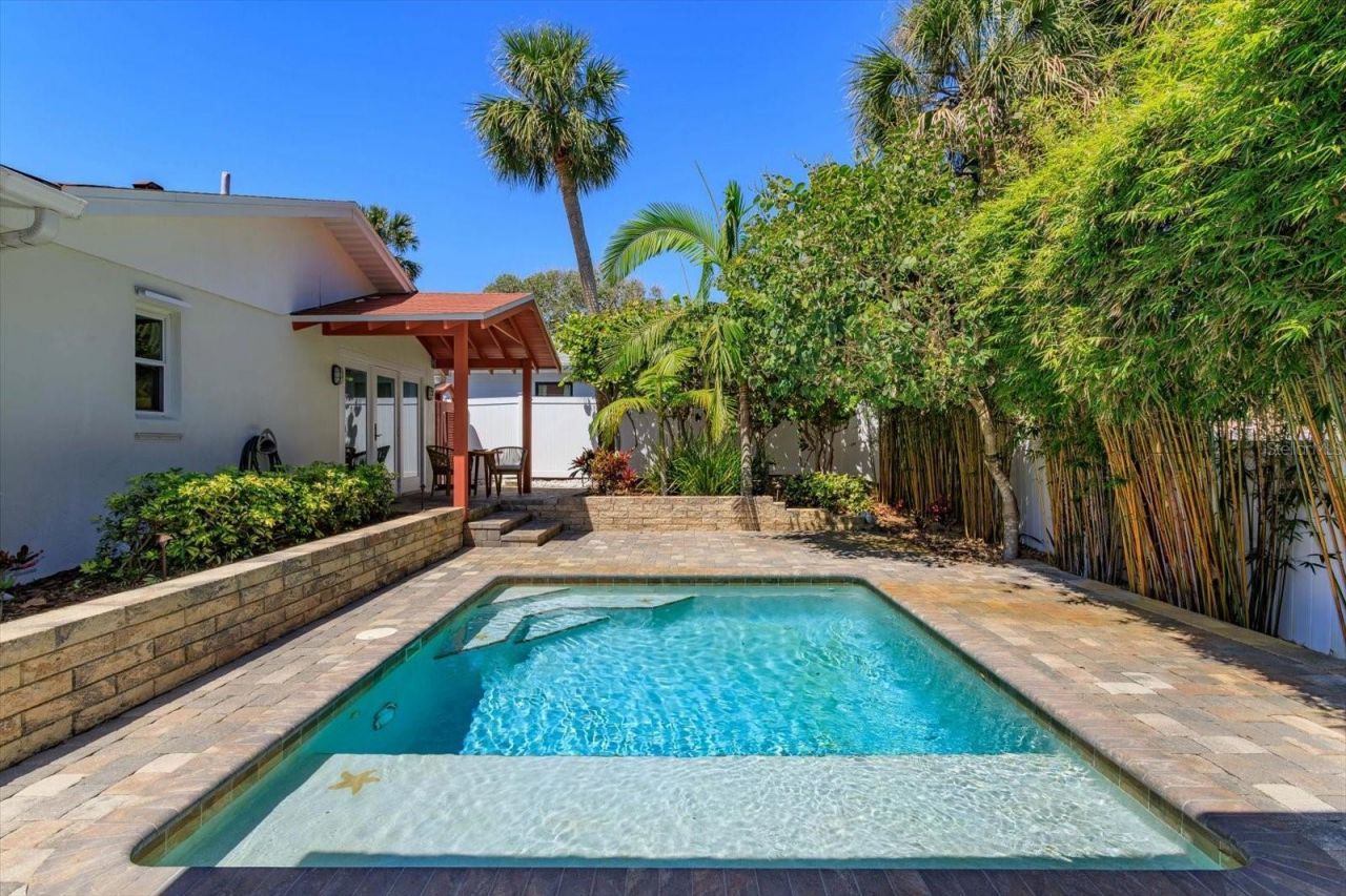 910 Locust Street, New Smyrna Beach, FL 32169 Photo