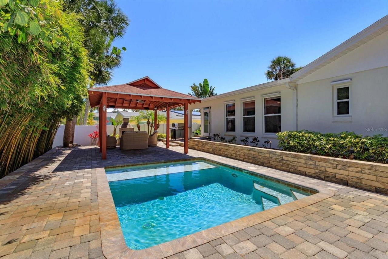 910 Locust Street, New Smyrna Beach, FL 32169 Photo