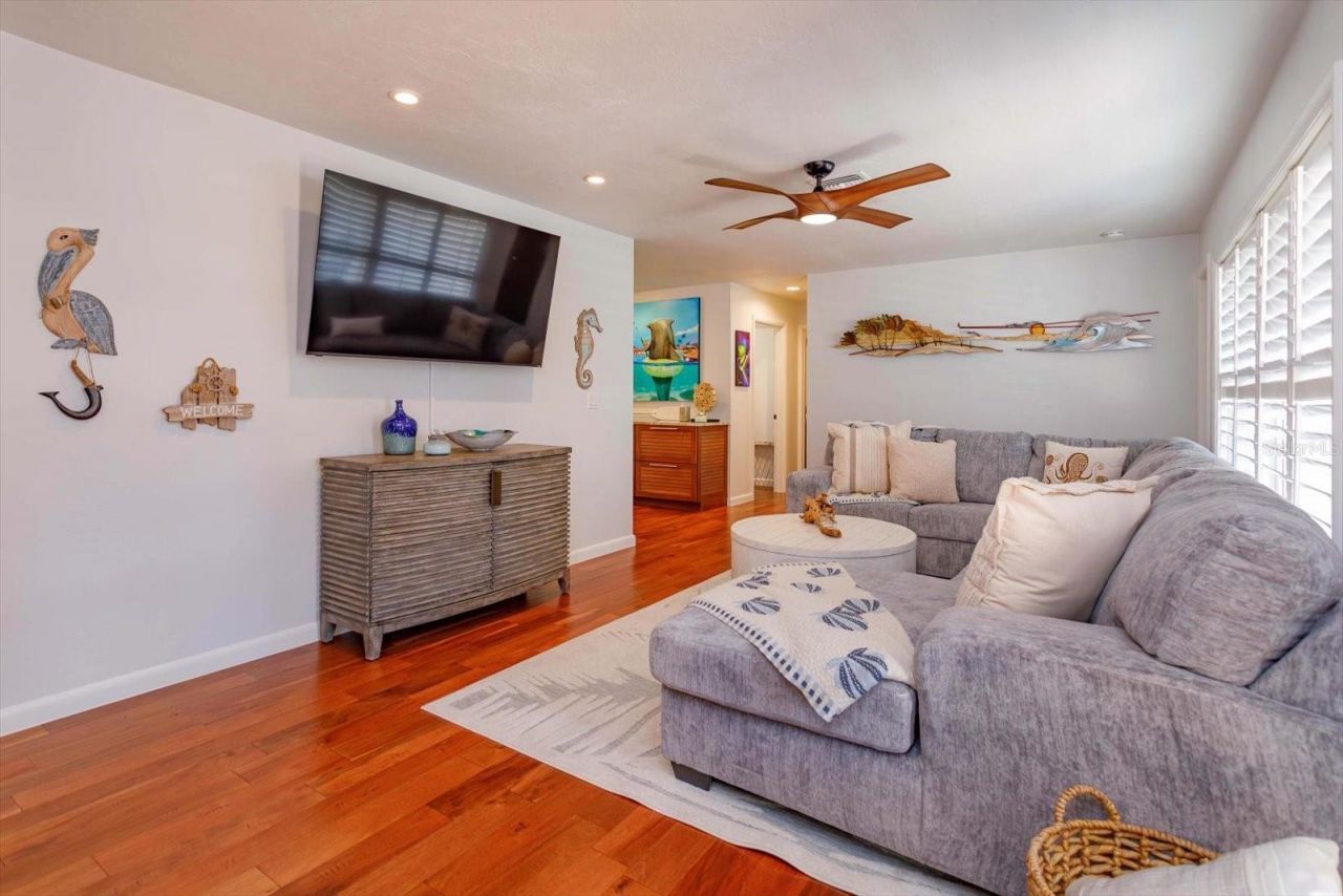 910 Locust Street, New Smyrna Beach, FL 32169 Photo