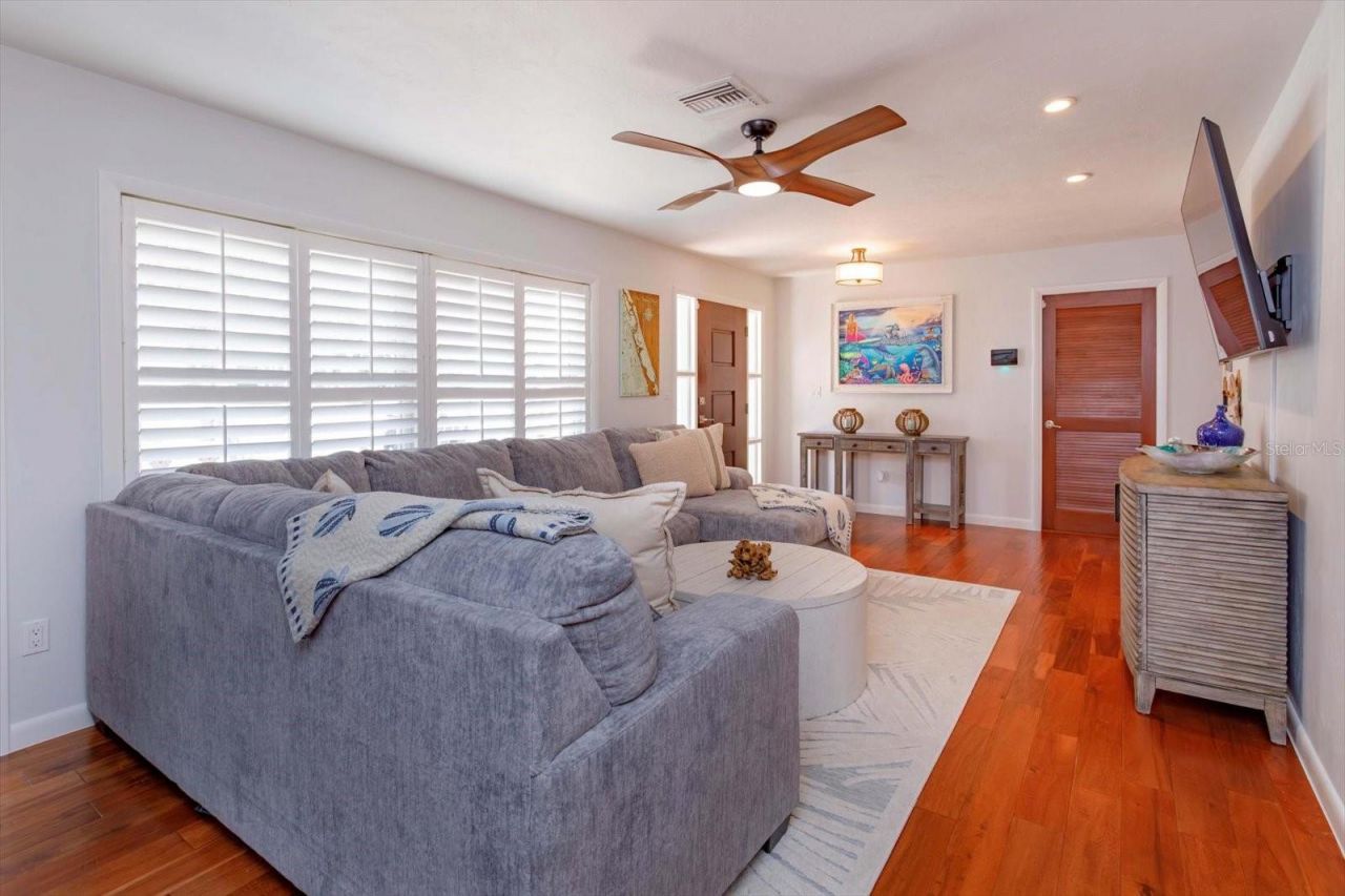 910 Locust Street, New Smyrna Beach, FL 32169 Photo