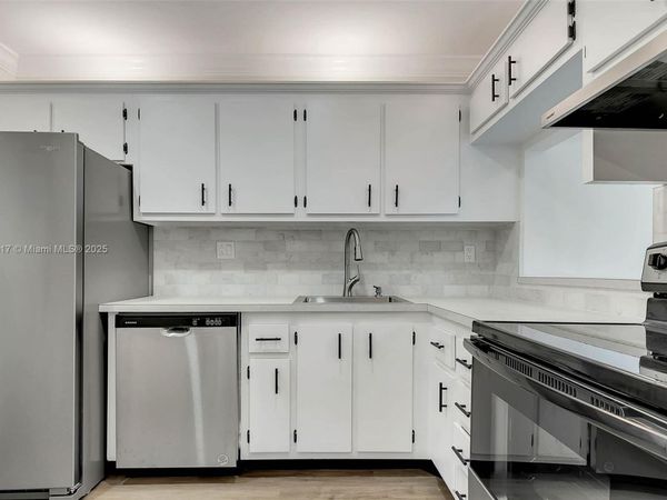 8000 SW 81st Dr, Unit 103, Miami, FL 33143