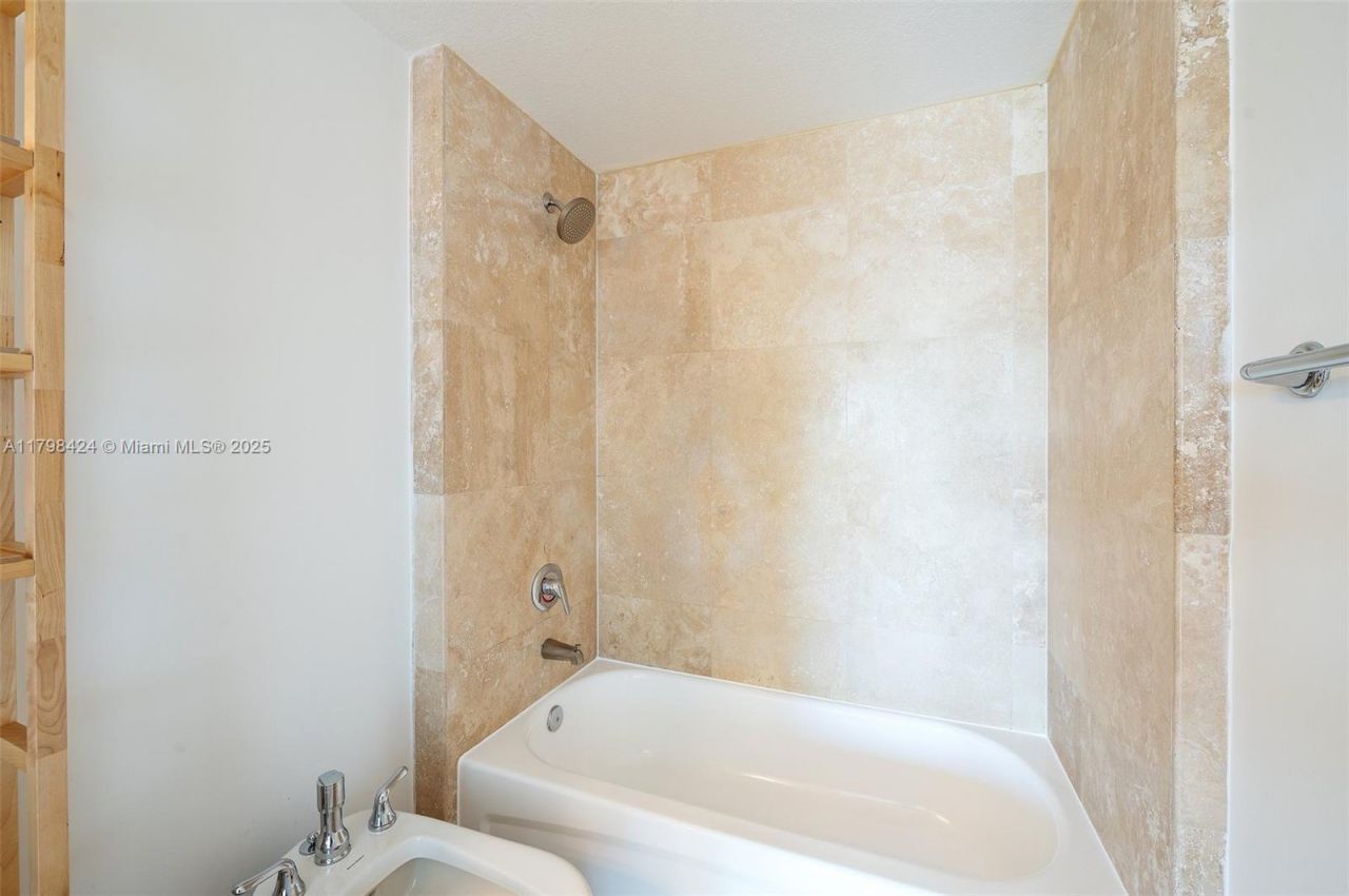 3530 SW 22nd St, Unit 614, Miami, FL 33145 Photo