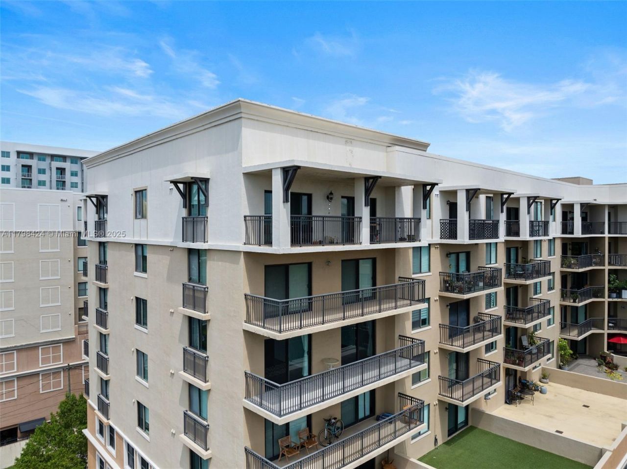 3530 SW 22nd St, Unit 614, Miami, FL 33145 Photo