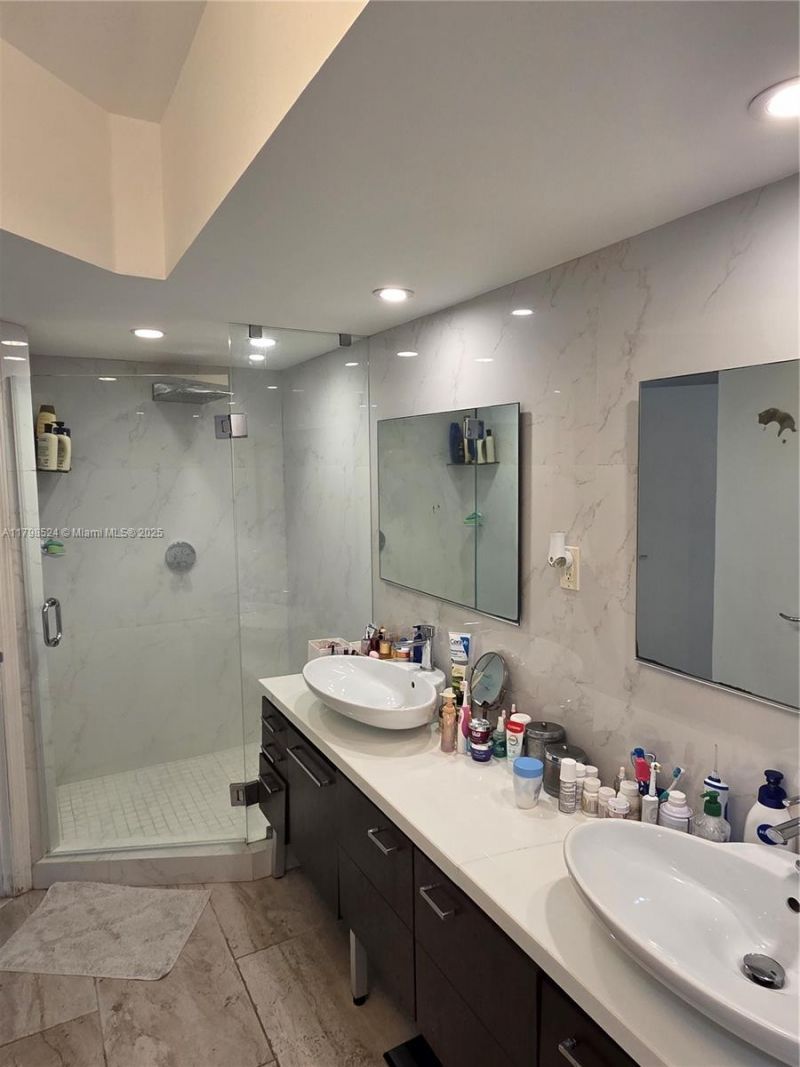 16425 Collins Ave, Unit 312, Sunny Isles Beach, FL 33160 Photo