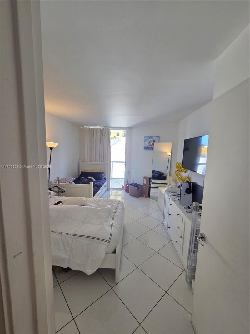 16425 Collins Ave, Unit 312, Sunny Isles Beach, FL 33160 Photo