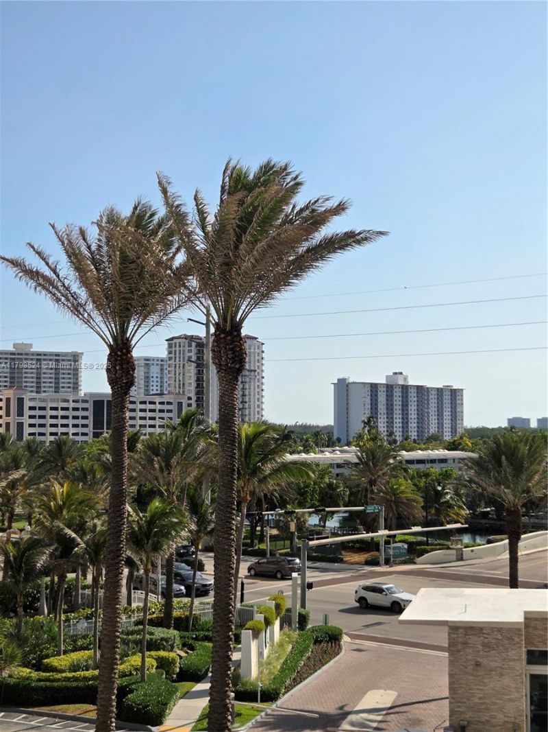 16425 Collins Ave, Unit 312, Sunny Isles Beach, FL 33160 Photo