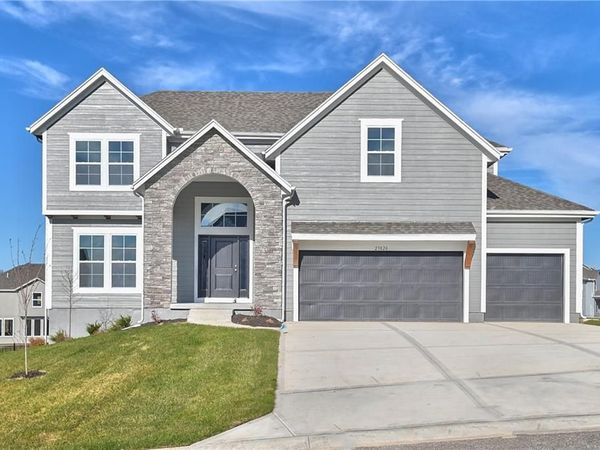 6018 Apache Drive, Shawnee, KS 66226