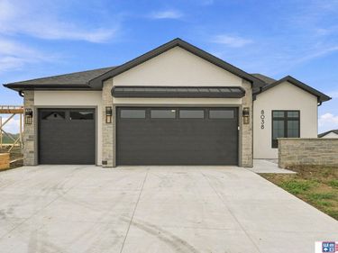 8038 S 43rd Street, Lincoln, NE 68516