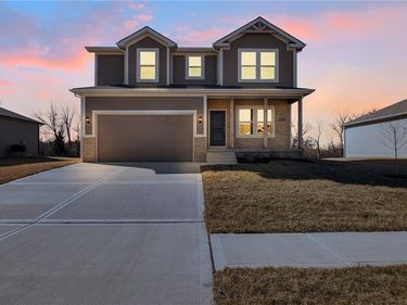 1500 SW Meadowlark Court, Oak Grove, MO 64075