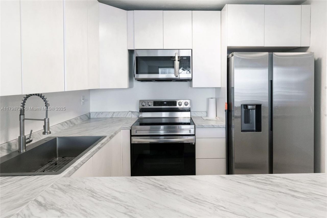 500 Three Islands Blvd, Unit 801, Hallandale Beach, FL 33009 Photo