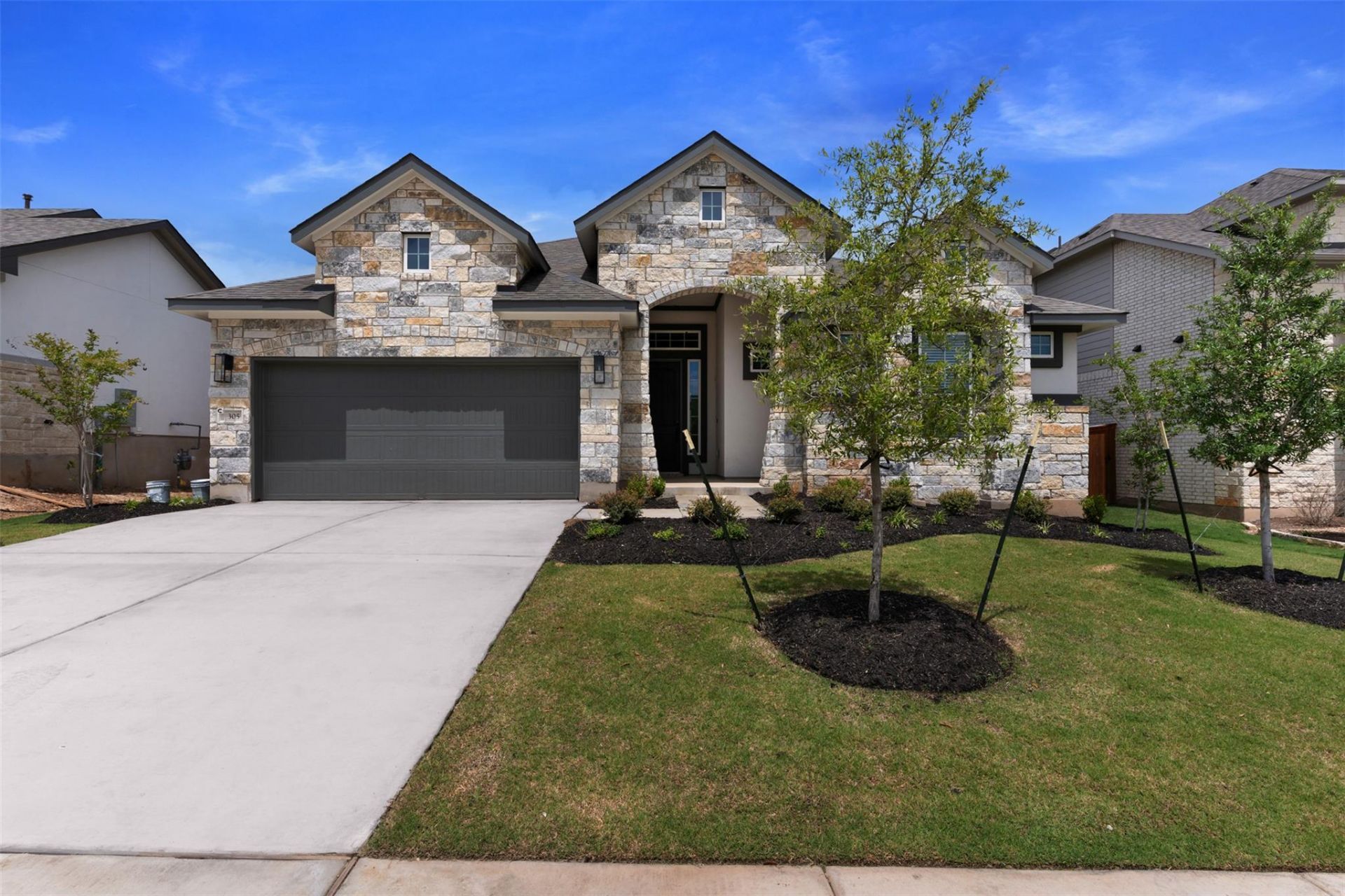 305 Oak Blossom Rd, Liberty Hill, TX 78642 Main Photo